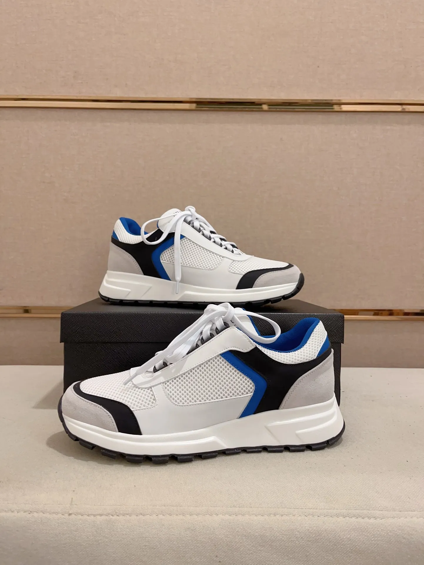 Men's shoes 💰 462💰🇮🇹🇮🇹PRADA (Prada) top 🔍🔍 new models are on sale at the same time at the counter, uppers 🇮🇹 Italian imported first-layer cowhide fabric Fully imported genuine leather lining 💪💪, completely 1⃣️ to 1⃣️ replica 🇮🇹💪💪, ⚠ sole: original sole provided by the original factory, exclusive movable molded foam outsole super comfortable, ⚠ original factory follow-up, 🔍🔍 high quality, you can go in and out of the counter at will, welcome to compare⚠. Code number: 38-44 (45.46 is custom-made and cannot be returned or exchanged)